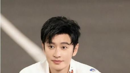 黄晓明官宣！增肥30斤演"孩子"！ 网友炸锅这真是黄晓明