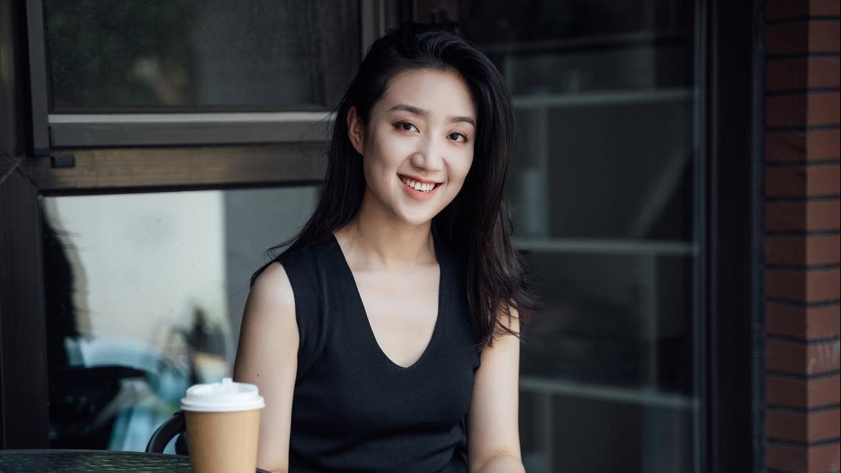 女人对你动了真感情，想做你的女人，会有这三个“不回避”，很准