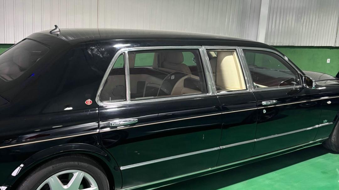 落地价1400万宾利，曾是广西首富座驾，如今行驶8.8万公里，0.63折无人问津