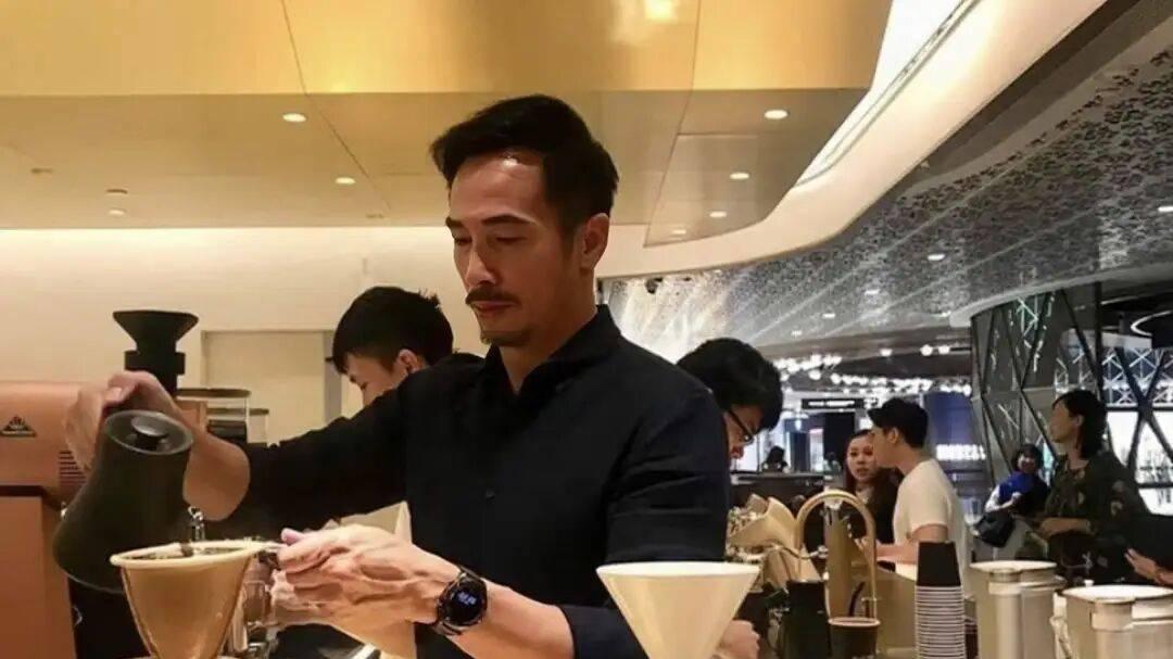 TVB视帝咖啡店被指经营不善宣布倒闭，全香港还剩四家门店，本人回应