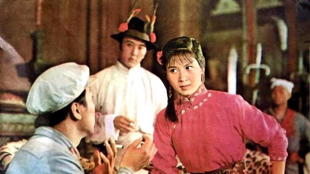 她饰演“海霞”出名，被称为“上影一枝花”，如今70依旧光彩照人