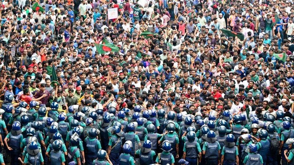 孟加拉前总理被判处死刑，印度面临是否引渡的抉择