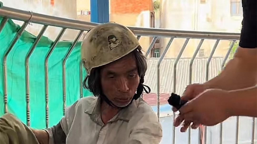 江西大叔在外流浪多年，至今都不想回家养老：担心没钱会饿肚子