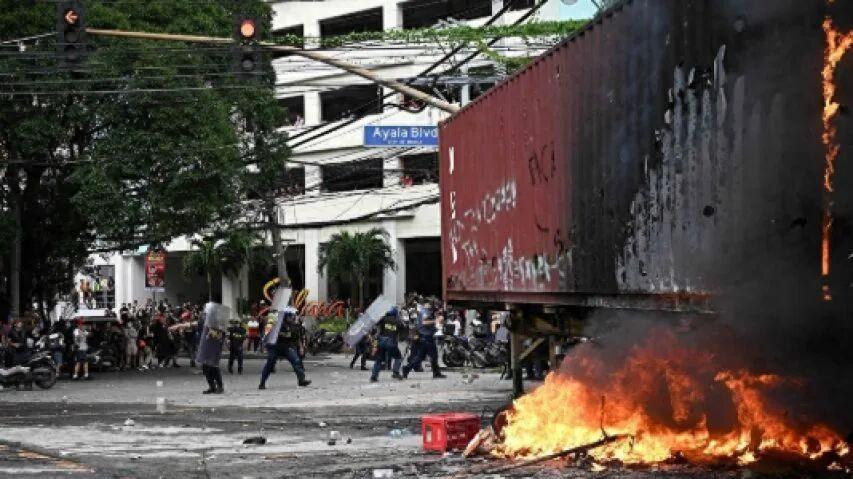 15万菲军划下禁区，数万民众爆发抗议浪潮