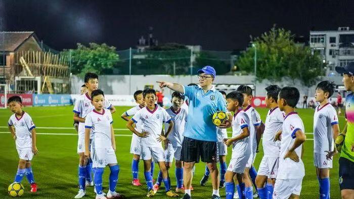 传统青训VS新潮流？走别人走过的路吹牛逼，董路拉起中国青训热度