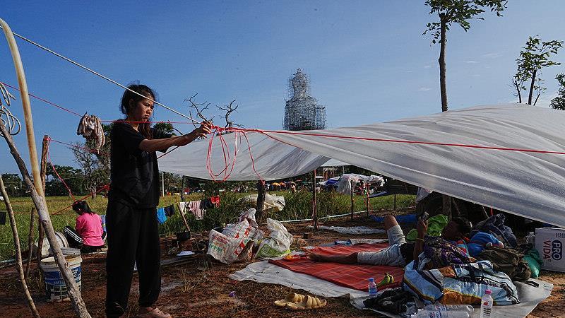 泰柬冲突持续 已致柬12名平民死亡 40万人流离失所