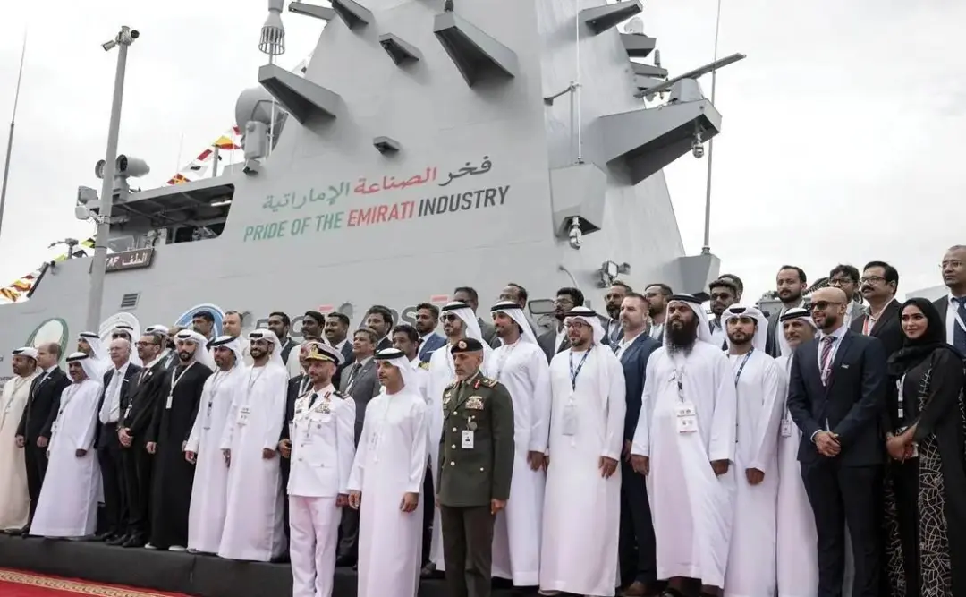 首次，俄乌军官同时登上解放军052D，情况有变，至少3个潜在买家