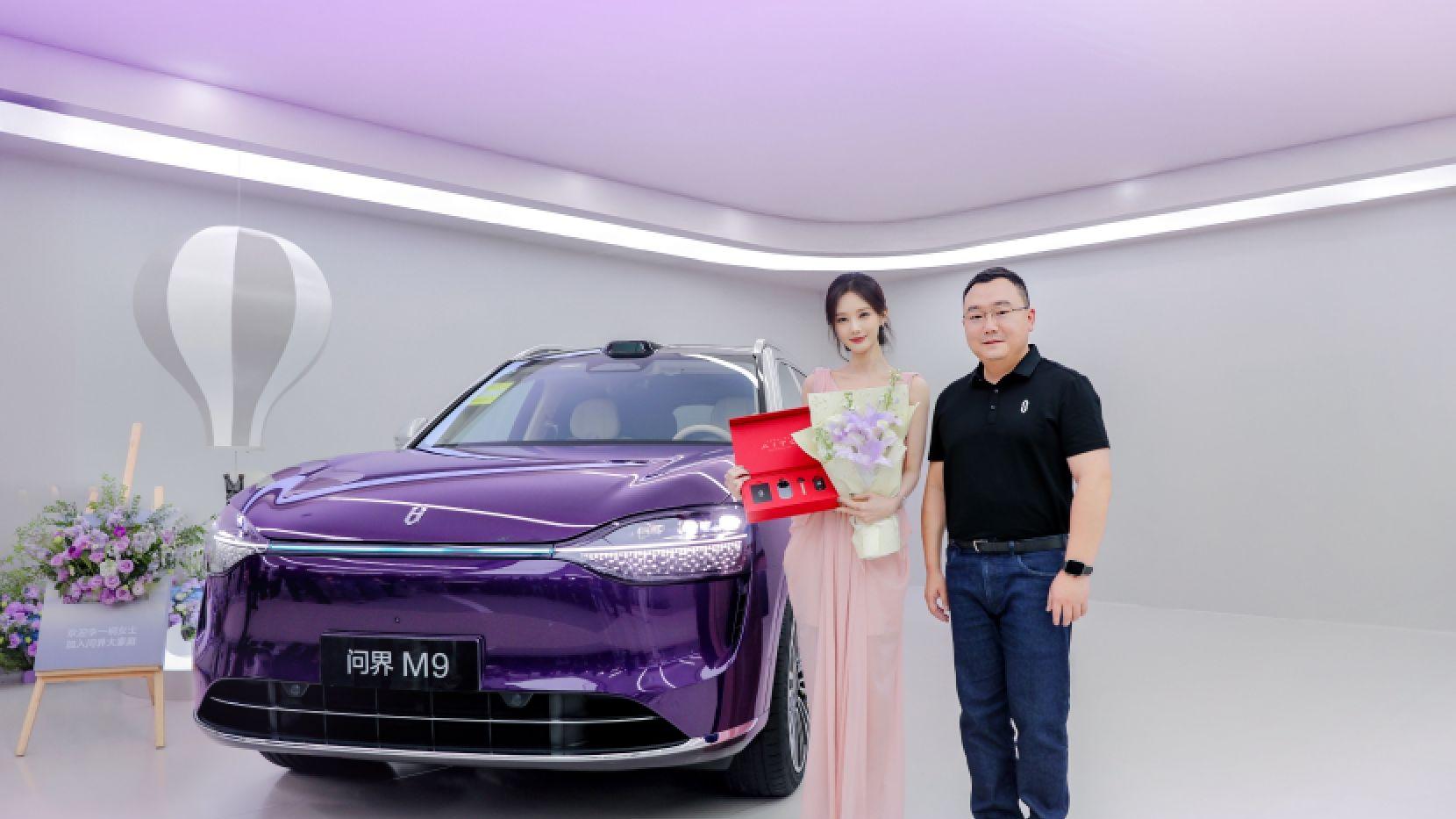“桐”款心动，“紫”带气场，李一桐成问界M9银境紫车主