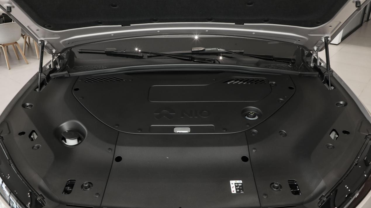 蔚来ES8：24款产品力升级，标配8295芯片+大6座布局，值得选吗？