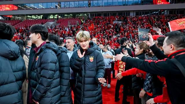 回海港参加庆典 刘祝润暂别大连 18岁后卫U21亮眼 朱鹏宇何时驰援？