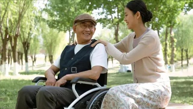 俘获老人芳心：年轻人“床前尽孝”指南