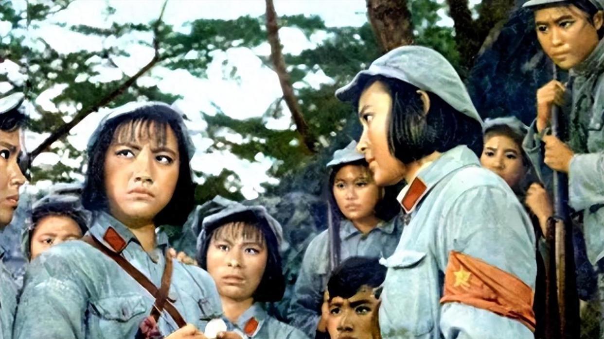 78岁归国引争议，如今仍活跃荧屏，她如何用一生诠释“人民艺术家”