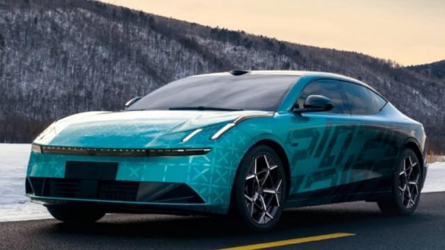 插混轿车也能玩性能？领克10EM-P用四驱和智能说服你