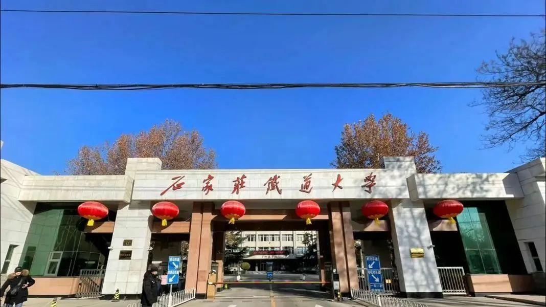 二本压线生的救命稻草！这 4 所 "央企亲儿子" 大学，毕业直接端铁饭碗