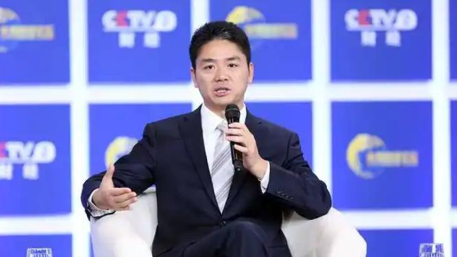 人前人后两张脸！刘强东感恩乡亲体贴妹妹，却对孕妇毫不留情