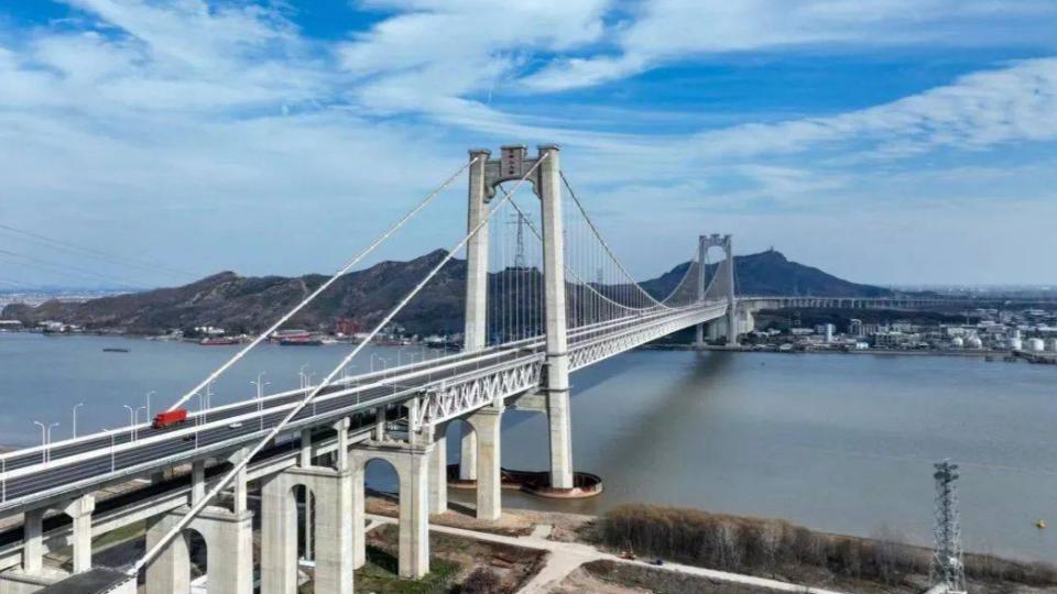 江苏这两条过江铁路尴尬了，都“有桥无路”，过江大桥成“摆设”