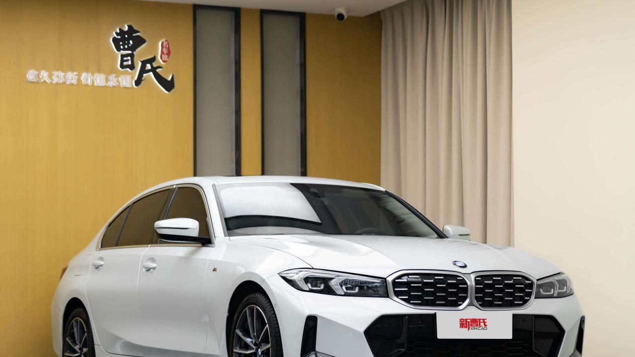 准新宝马3系，23.8万圆你蓝天白云梦，运动轿车如何选？