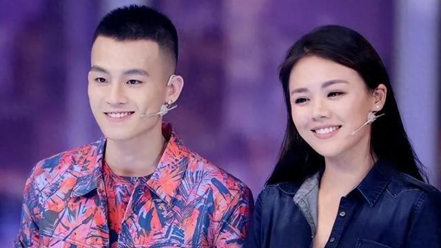 《左耳》片场的青涩爱恋里，马思纯是手握金马奖杯的星途公主，欧豪则是被贴上马思纯男友标签的选秀歌手