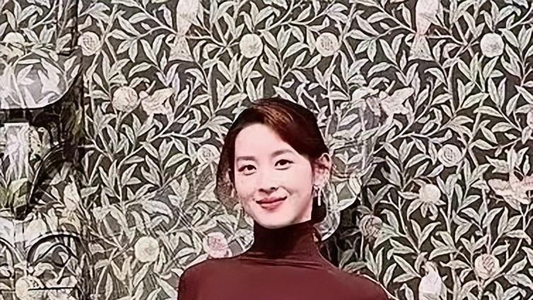 圣诞节“豪门阔太”晒照，章泽天穿秋衣，李嘉欣老了，奚梦瑶邋遢