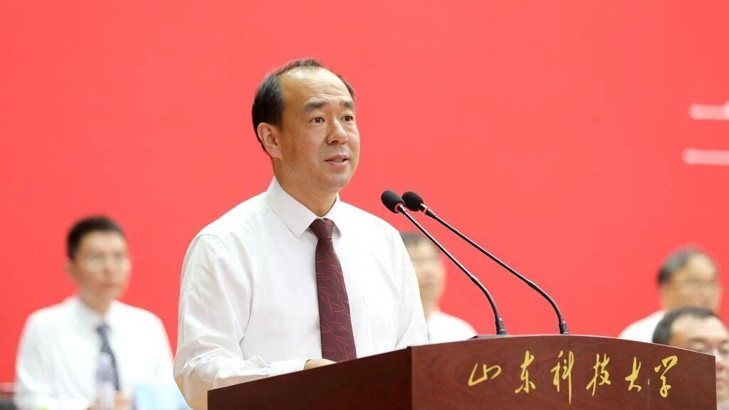 49岁高校校长跨界履新国企，背后藏着“一门两校长”的传奇