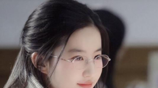 刘亦菲点赞余承东“黄玫瑰”视频引恋爱猜测，本人亲自辟谣：从未谋面！