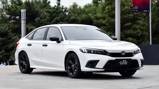 适合普通家庭开的省油车，可以看看这两款，耐用还保值