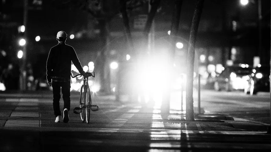 为什么说《白夜行》最残忍的地方是让你看清光明中的阴影？