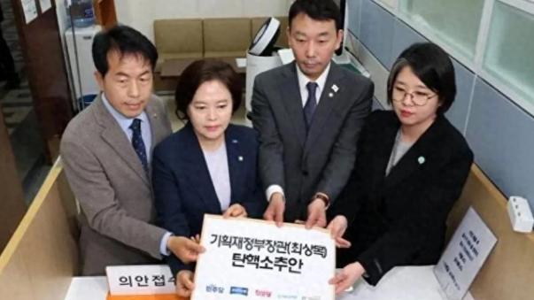 韩国政坛再掀弹劾风暴：权力漩涡中的司法角力