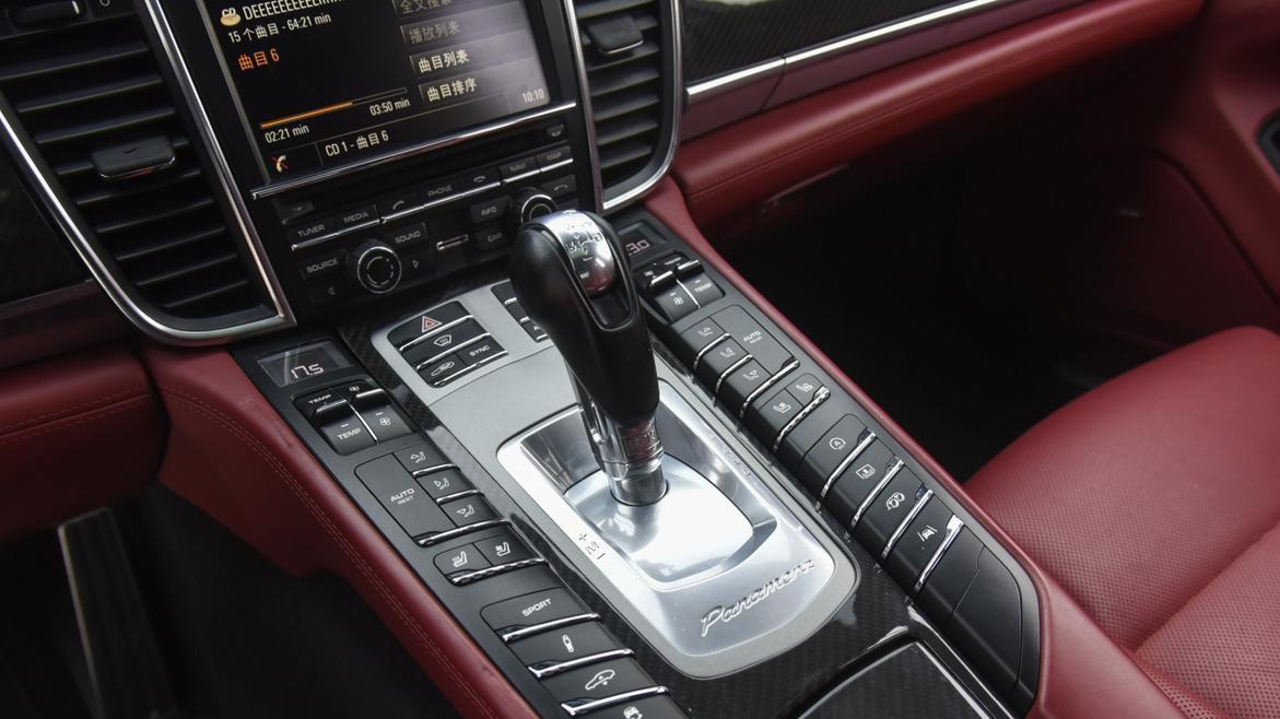 30万出头的保时捷Panamera，家用、商务都能兼顾？