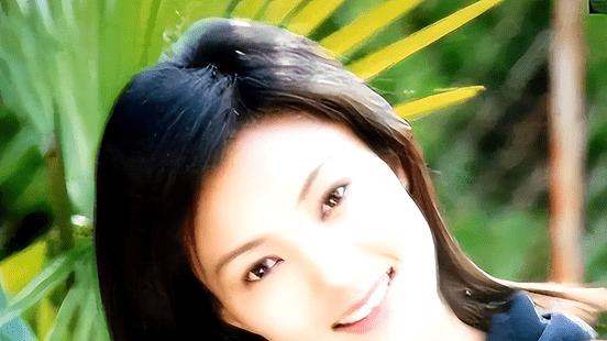 她18岁生子，被逃犯捧红同居三年，4登春晚，巅峰时期红过杨钰莹