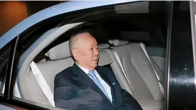 情圣爹生了个风流儿子：香港豪门传承困局下的许晋亨人生样本