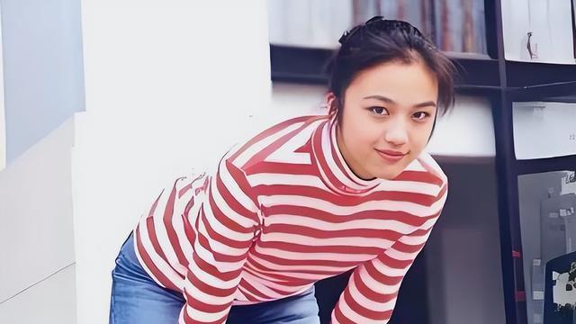 汤唯消失15年，45岁现状曝光离开娱乐圈的日子，在乡下种菜养鸡