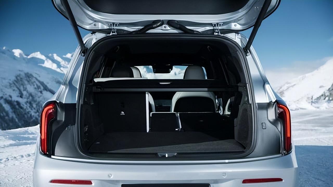 这回真是真七座了！奔驰GLB EV搭三屏+高速城区NOA、还配800V快充