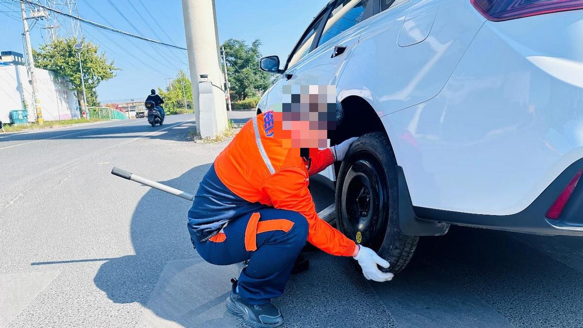 高峰爆胎别慌！吉利售后20分钟极速救援，司机直呼续命buff