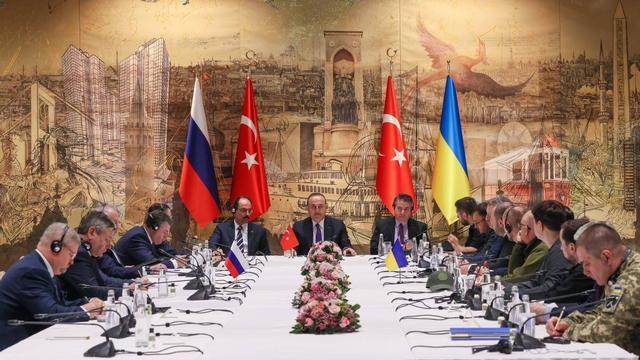 俄大桥被炸毁，平民死伤惨重，普京终于醒悟：最可怕的人就在身边