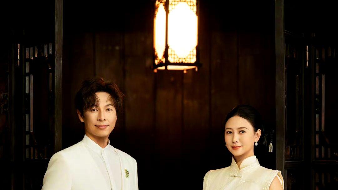 翁虹晒中秋全家福，一家三口都是高颜值，老公太帅，女儿似仙女