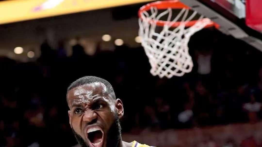 太阳全民皆兵狂胜湖人完成复仇！布克21+11助引领攻势，詹姆斯23分难救主