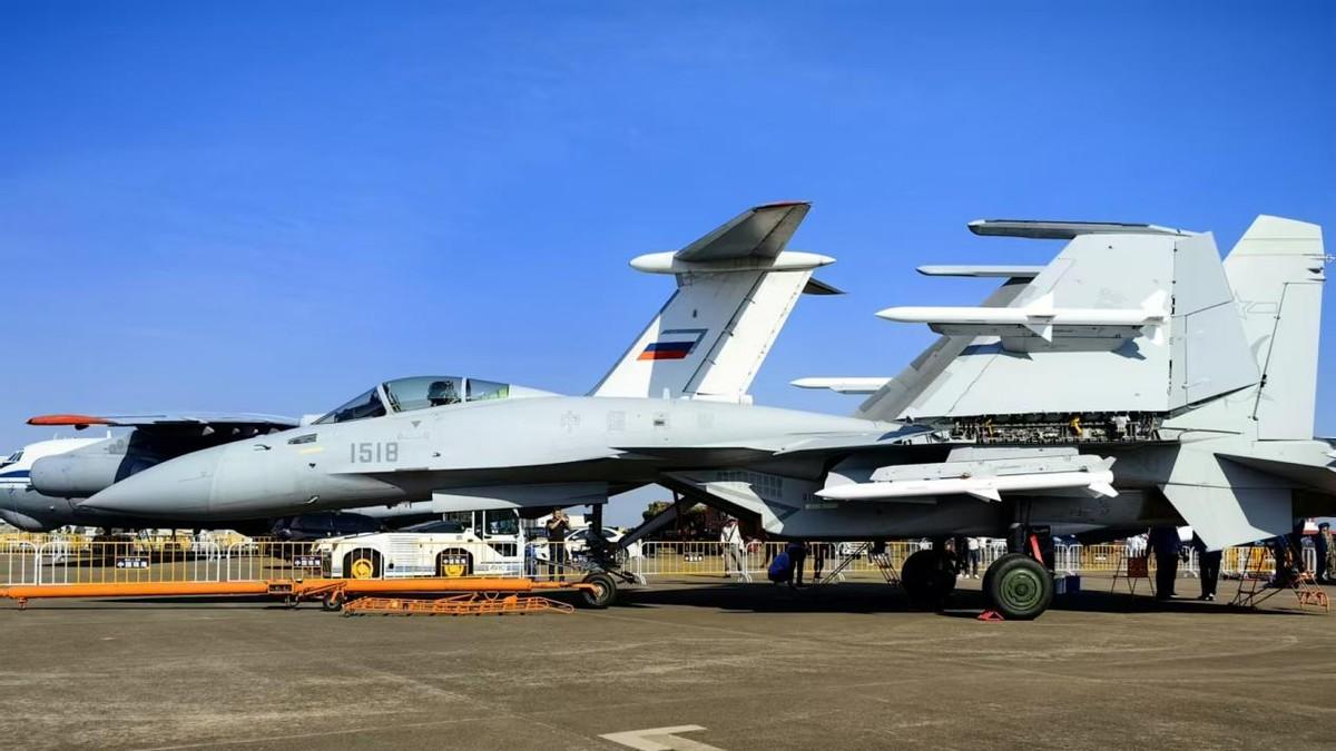 首次：解放军歼-15T和日本F-15J两度交手，F-15J铩羽而归