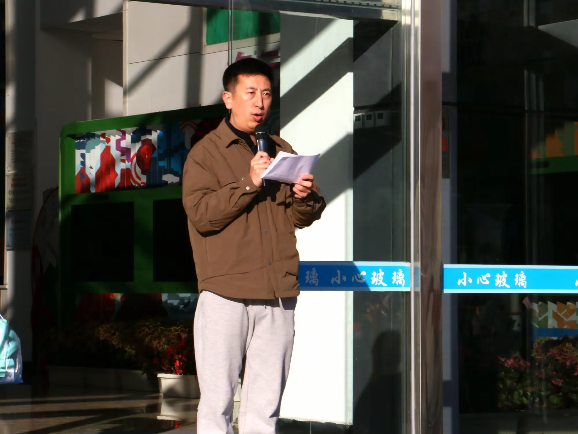 冬季筑防线 演练保安全——密云区青少年宫开展冬季消防应急疏散演练