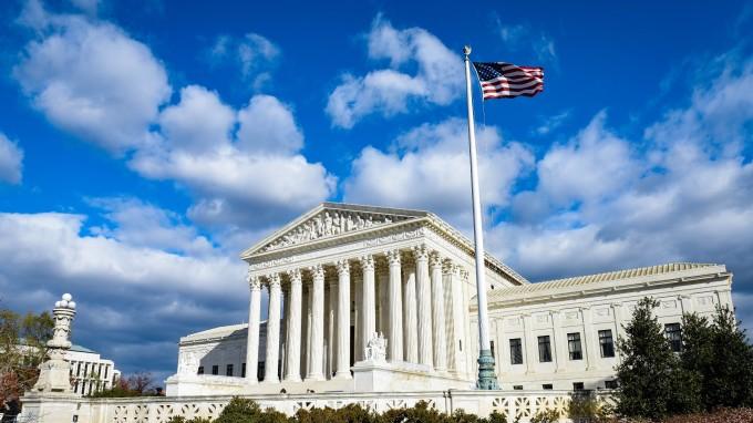 美国“出生公民权”保卫战，终于闹上了最高法院