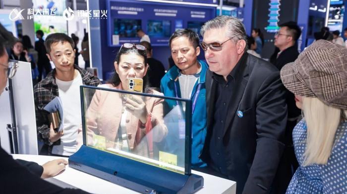 乌镇穿越之旅，科大讯飞以AI之光连接古今未来