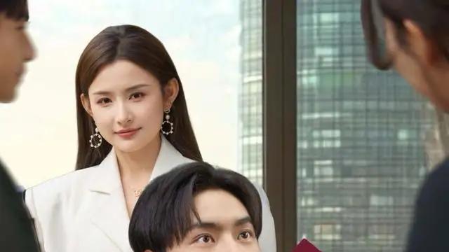 《协议结婚，总裁姐姐你怎么玩真的》（85集）甜宠与商战交织，假戏真做心跳升级