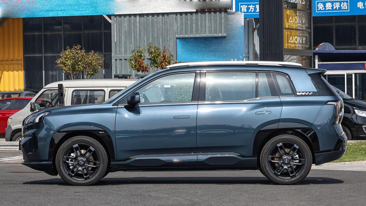 13万抄底650km大SUV，配400V快充，AION V 2025款霸王龙到底值不值