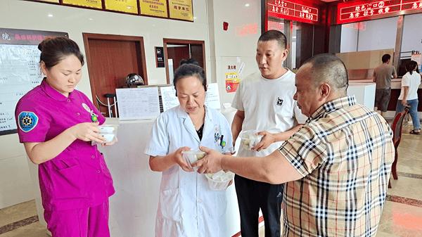 重庆市涪陵区中医院联合爱心企业开展中秋慰问活动