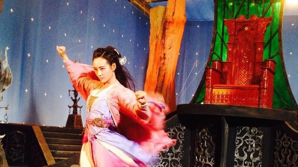 她因蛇蝎美人演得太好，曾被骂到不敢看微博，如今上热搜被全网夸