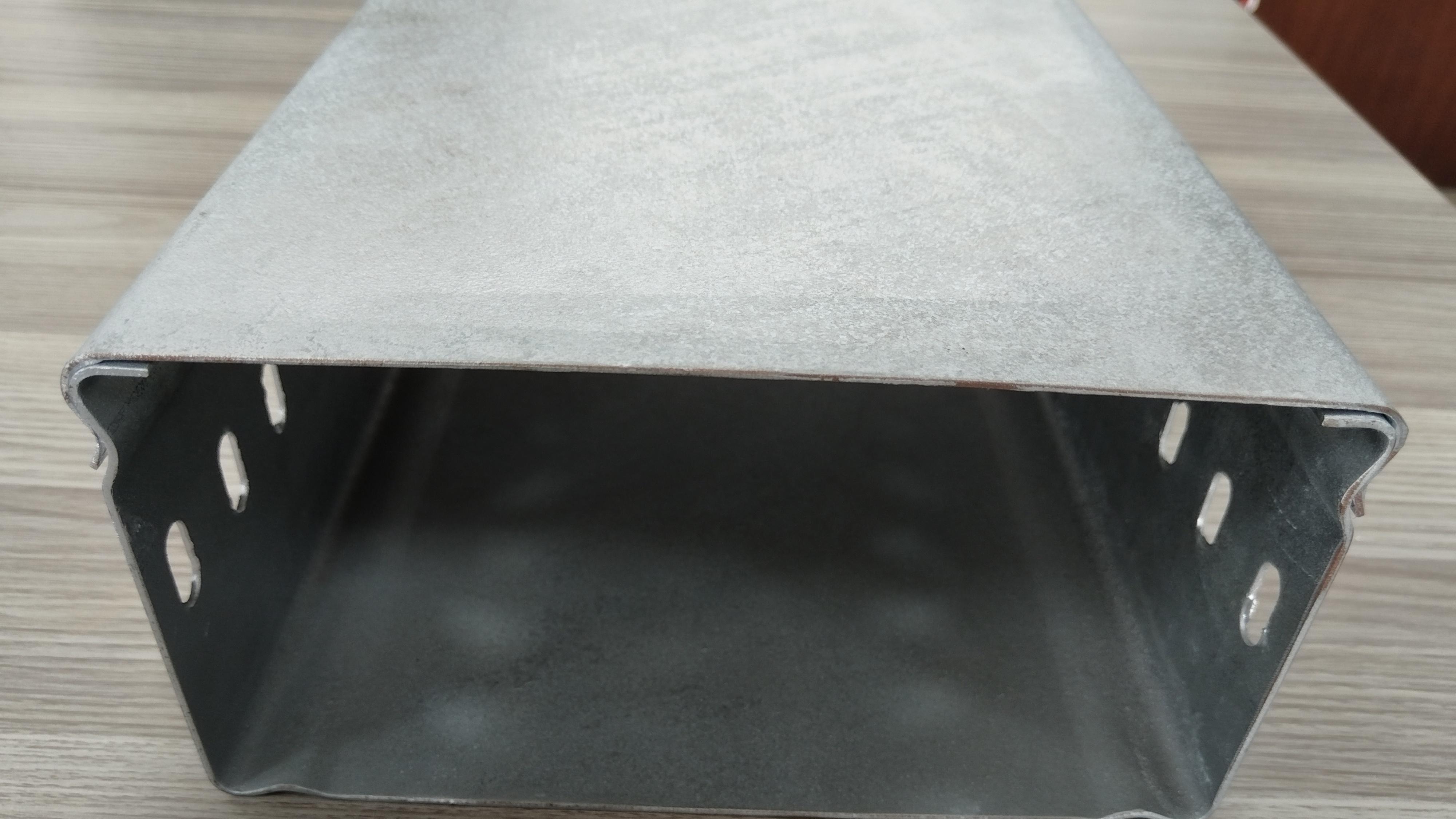 镀锌槽式桥架和托盘式桥架有什么区别？