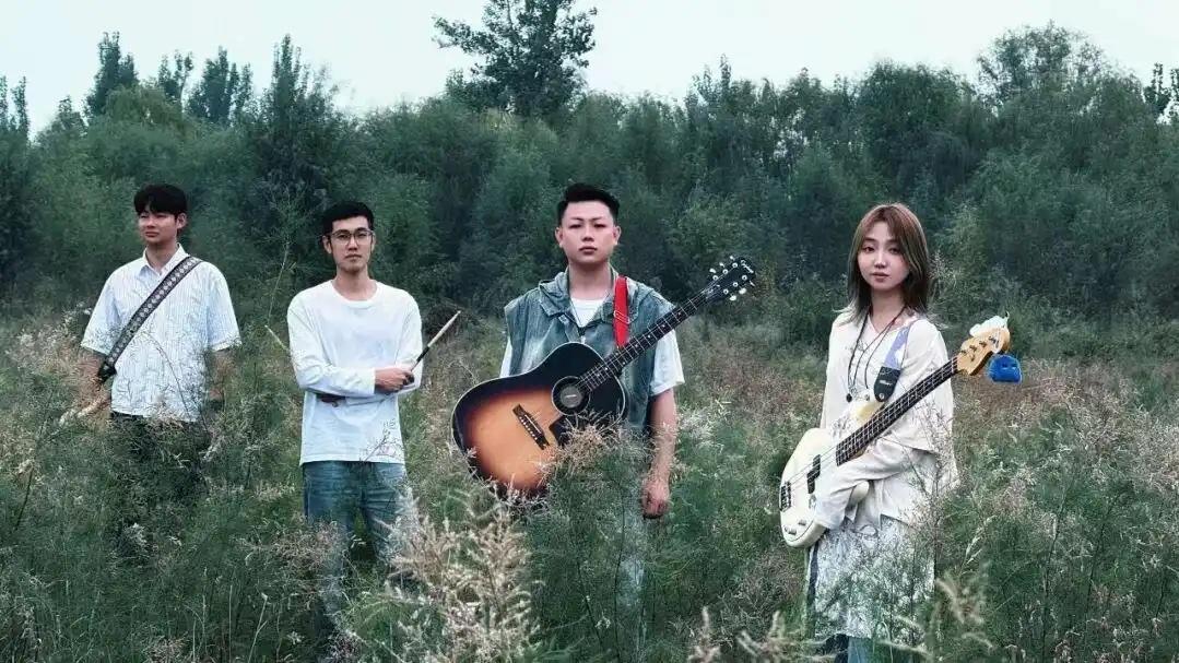 李胜伟全新单曲《生命是场旅行》上线，在时光深处追问爱的意义