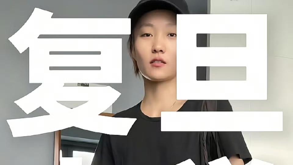 邵雨轩创意短视频引爆网络，青春活力演绎当代青年正能量风潮