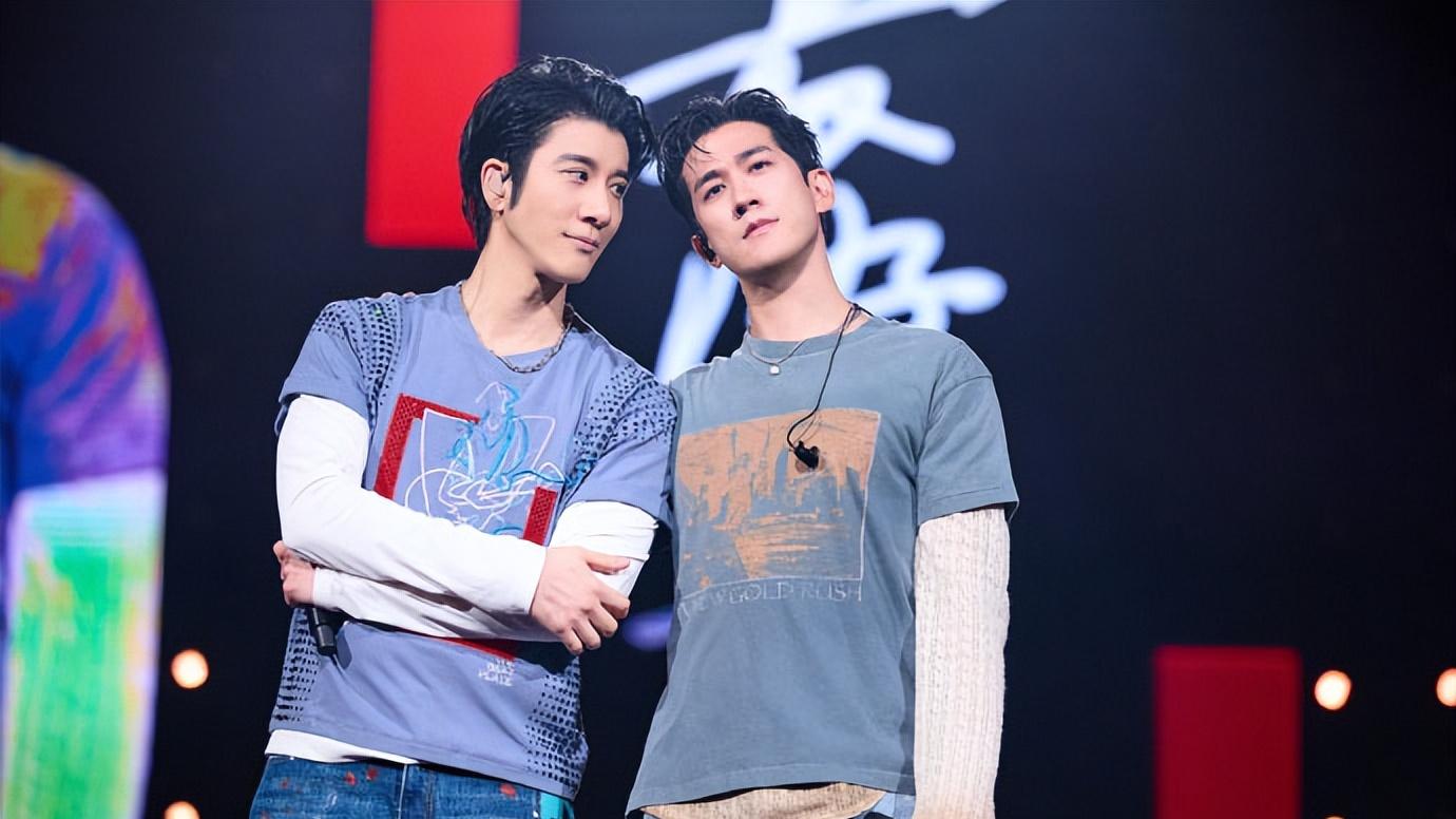 王力宏演唱会上演真假力宏合唱，“撞脸秀”就差个蒲巴甲了