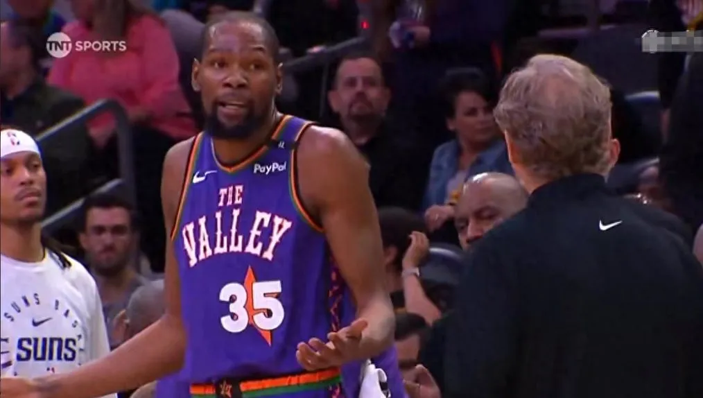 NBA最大内讧！杜兰特一把甩开教练的手，回头直接开喷，演都不演